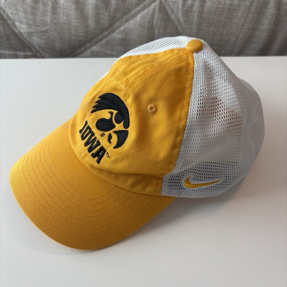 Nike Iowa Hawkeyes Club Cap Gold White Mesh Trucker Hat M/L Adjustable